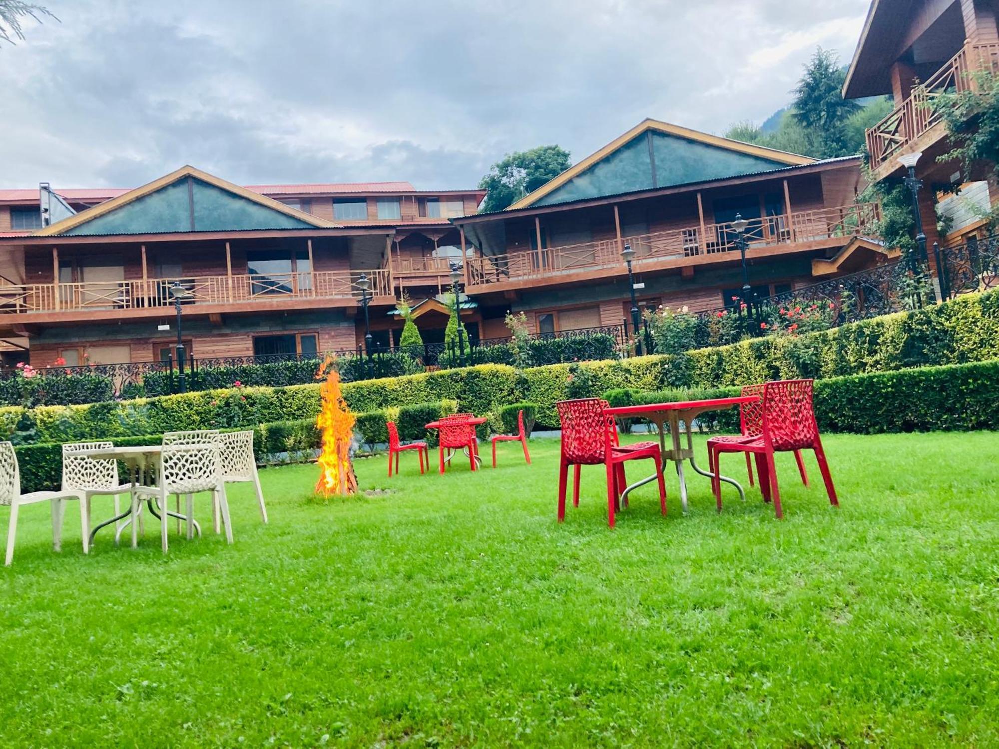 Hotel Midtown Manali Exterior photo